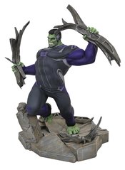 MARVEL GALLERY AVENGERS 4 TRACKSUIT HULK DLX PVC FIG